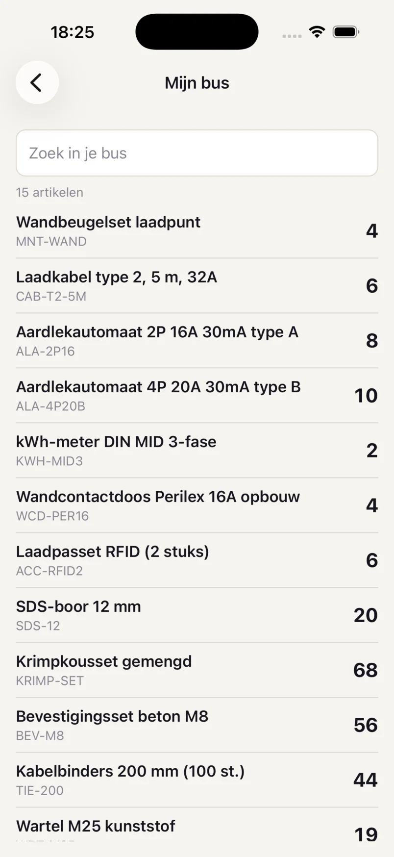 De busvoorraad in de monteurs-app met vijftien artikelen en hun aantallen.